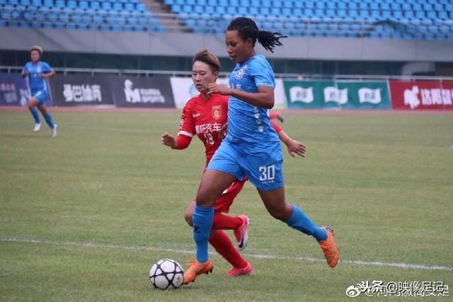 切尔西年轻球员在友谊赛中崭露头角，吉滕斯恢复自信
